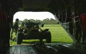 Um LSV entrando em um Chinook.