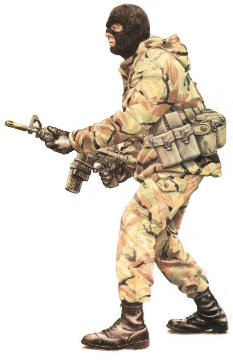 Operador do SAS nas Falklands, armado com um Colt Commando.