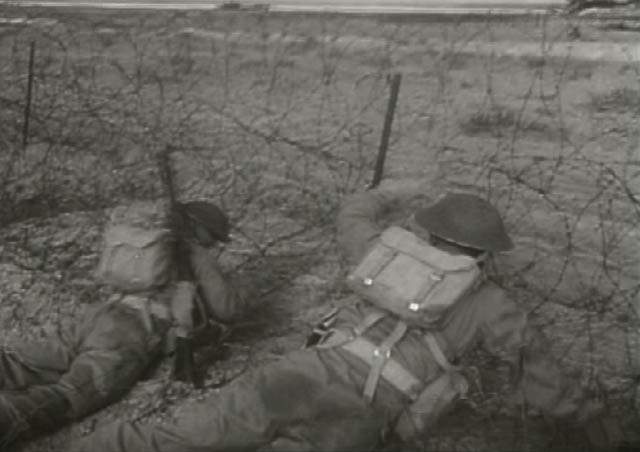 Homens do SAS em treinamento no deserto.